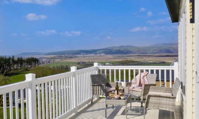 Borth House | Bay View Lodge, Brynowen