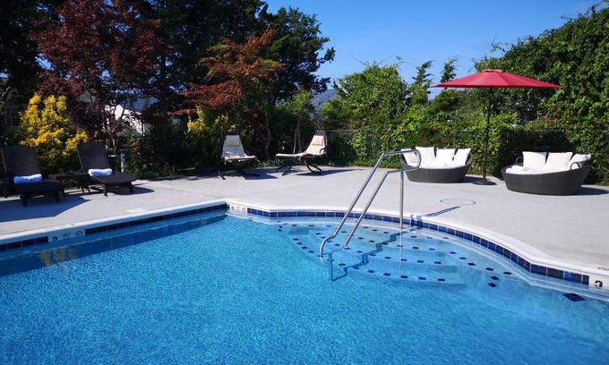 Hampton Bays Hotel | Bay Watch Hotel and Marina