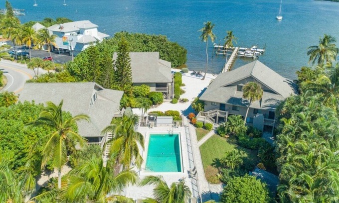 Captiva Villa | Bayfront Beauty ! Totally Remodeled Captiva Townhome With Stunning Views !