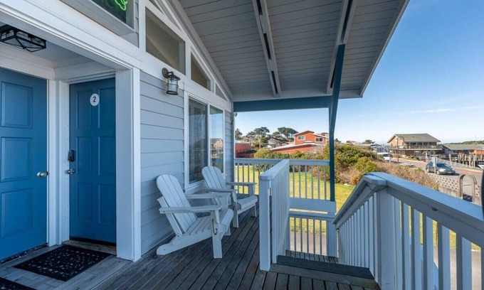 Bandon House | Bayfront Queen | Bandon Marina Inn