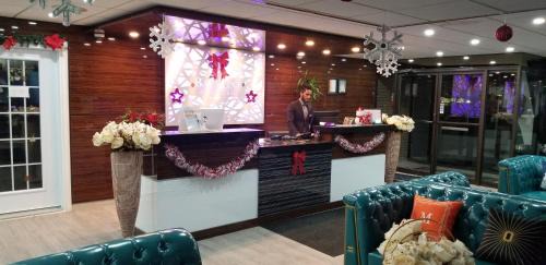 Saint-Laurent Hotel | Baymont by Wyndham Montreal Airport