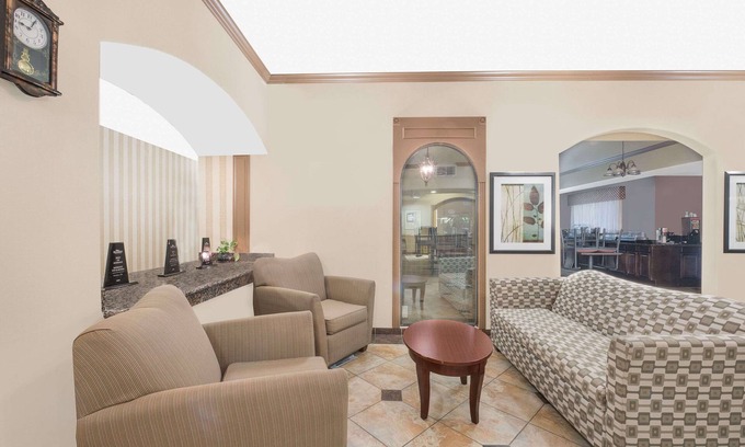 Ira Hotel | Baymont by Wyndham Snyder