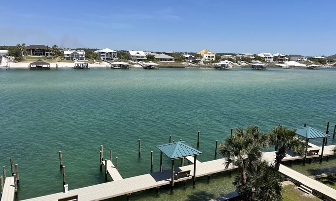 Orange Beach East Condo | Bayside Bliss, 5 Min Walk to Private Beach, 2 Pools, Beach Chairs Umbrellas incl