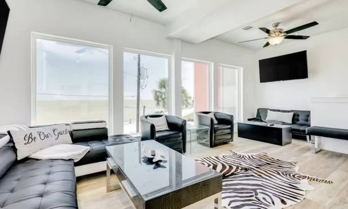 Bacliff House | Bayside Borrow - Bayfront w/Hot Tub & Rooftop View