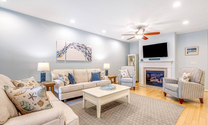 Sun Ridge House | Bayside Resort townhouse with golf on-site, pool access, fireplace, & central AC