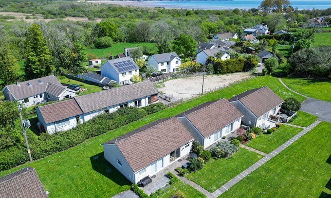 Oxwich Ski Chalet | Bayview 72 - 2 Bedroom Chalet - Bayview Oxwich