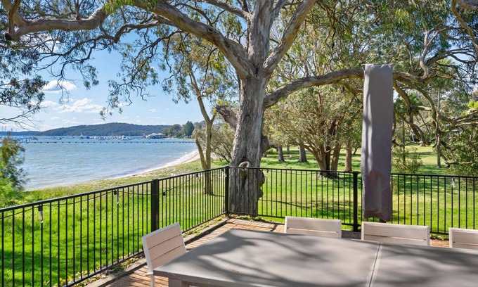 Soldiers Point Cottage | Bayview Cottage - Tranquil beachfront break