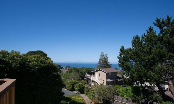 Monterey House | Bayview Cottage - Monterey House - Walk to Cannery Row