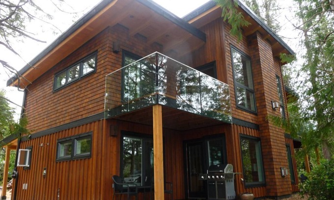 Tofino House | BayView House, Tofino B.C.