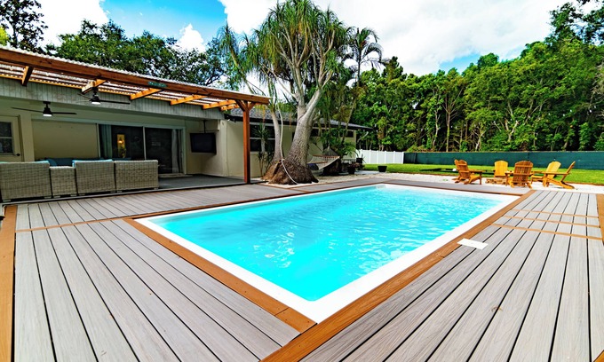 Clearwater House | Bday+FamilyEvents! Tropical with HeatedPool-10 minutes to Cleawater Beach