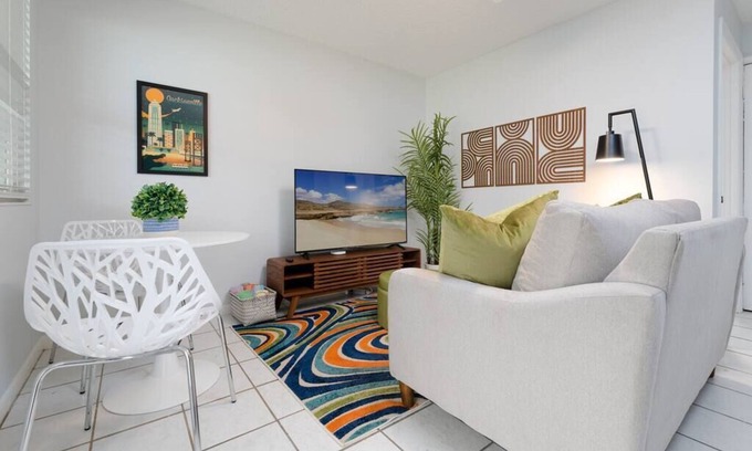Jacksonville Beach Apartment | Be A Nomad | Lovely 1br apt | 1.5 blks to beach