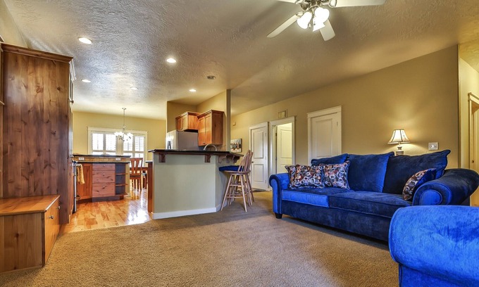 Meridian House | Be our Guest- Close to everything! Boise- Meridian - Eagle - I-84 w/pool