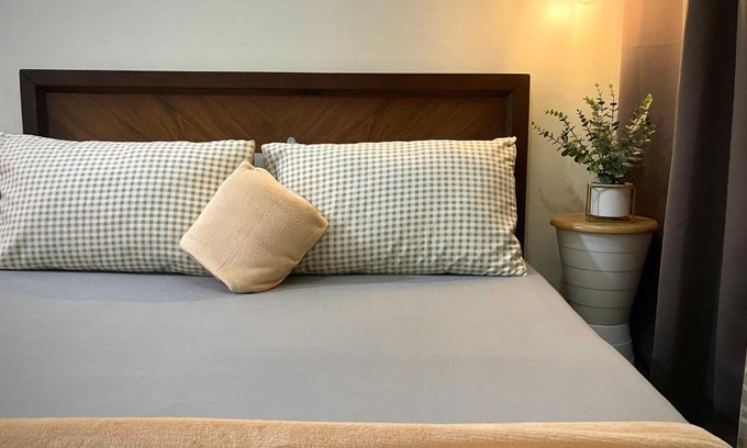 San Dionisio Apartment | Bea’s Transient (Condo Studio Room for 2!)