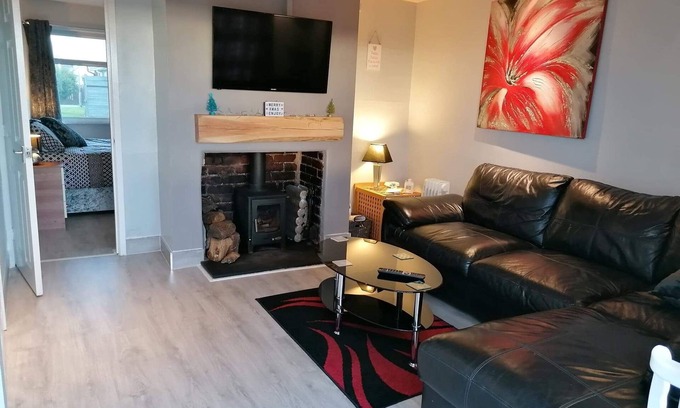 Bridlington Ski Chalet | Beach 100m - Sea View - Log Burner - Dogs Welcome