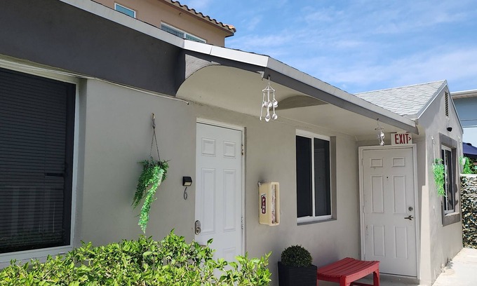 Hollywood South Central Beach Apartment | Beach #6 - Only a few steps to the beach with pool