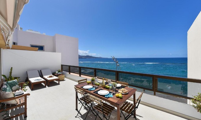 Las Palmas de Gran Canaria Apartment | Beach Apartment La Terraza de Sofia by VillaGranCanaria