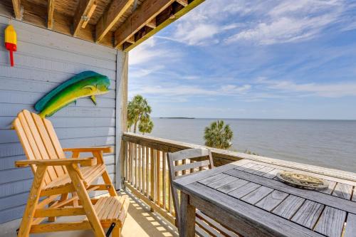 Cedar Key Apartment | Beach and Pool Access at Condo on Cedar Key!
