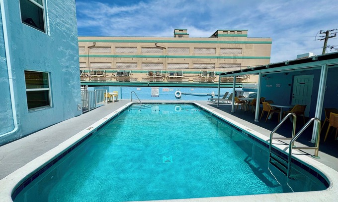 Hollywood South Central Beach Cottage | Beach Bliss 2/2 for 4-Pool-Beach 30 Steps