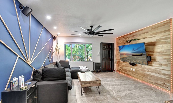 Palm Beach - West Palm Beach House | Beach Breeze near downtown, beaches and golfing!