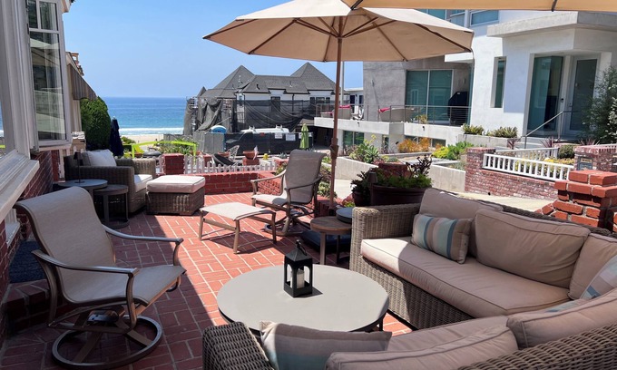 Gas Lamp Section House | Beach Cottage with Patio on Walk Street - OCEAN VIEWS
