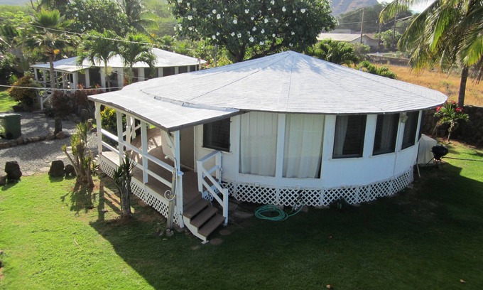 Makaha House | Beach Front Family Vacation on Makaha Beach. A secluded, relaxing beach in Oahu.