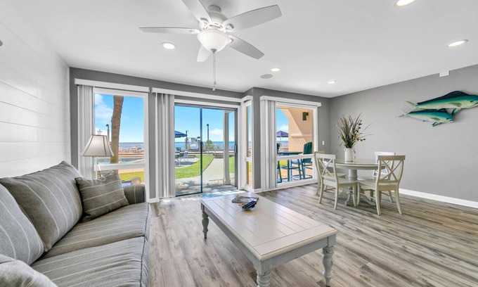 Fort Bay Condo | 🌊Beach Front Views | Ground Floor | Steps to Pool | Latitude 29 #25🌊