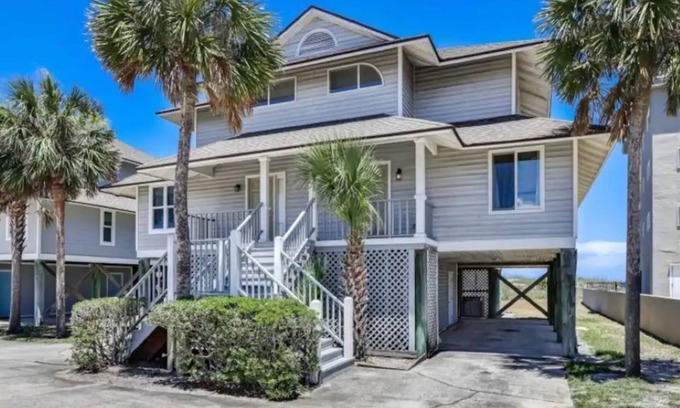 Ocean Cay House | Beach Front Waves Beautiful views Great location