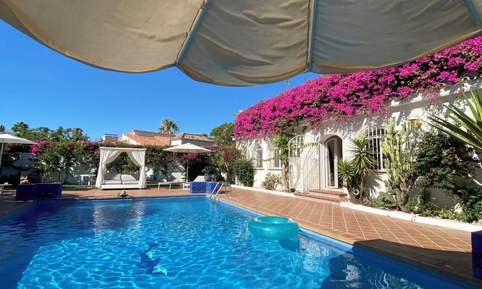 San Pedro de Alcantara Villa | ´Beach & Golf' Large Family Villa, Huge Garden, Private Pool, 350m to the Beach.