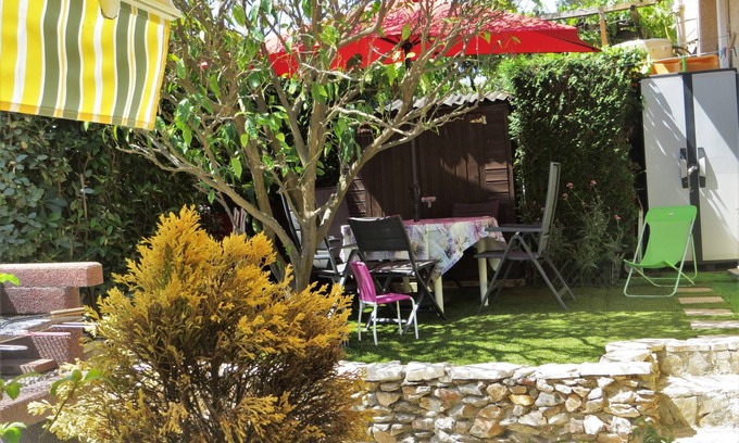 Serignan Apartment | Beach - great 100 sq.m apartment, 3 bedrooms, enclosed garden, parking, quiet setting