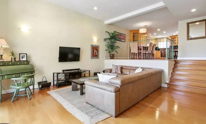 Hermosa Beach House | Beach home with A/C a few blocks from the Beach!nn