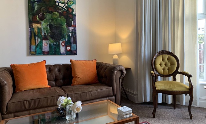 Waterloo House | Beach House Crosby Bay Large spacious house sleeps 18