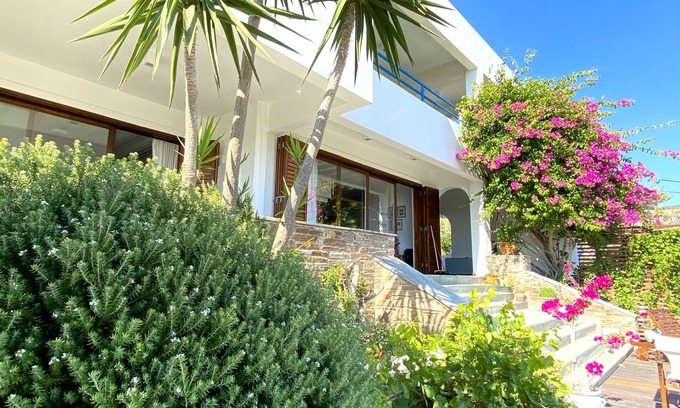 Karystos Villa | Beach house set in a beautiful bay