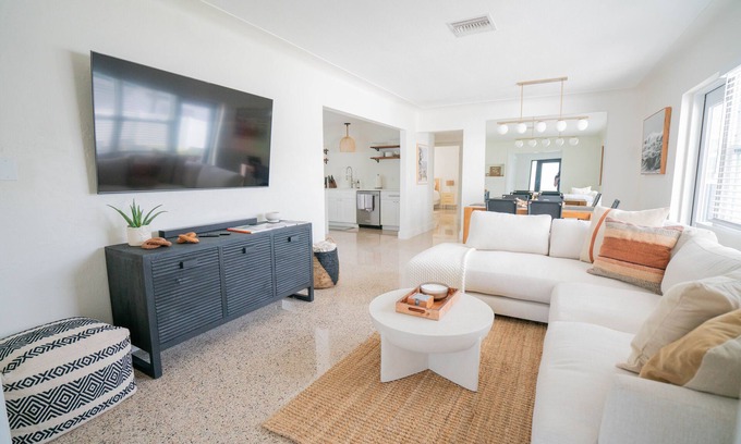 St. Pete Beach House | Beach house w/private beach