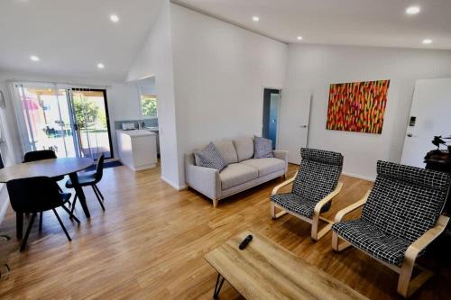 East Devonport House | Beach House with Sea Views and a Large Backyard