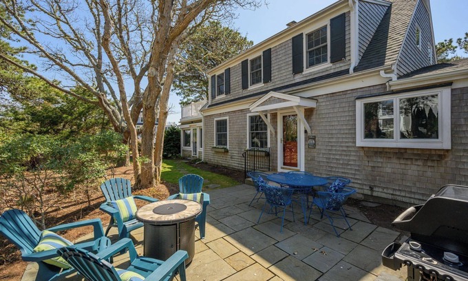 West Harwich House | Beach Plum Cottage - Dog-friendly, deck, sunroom, patio! Sleeps 8 - 3 bed/3 bath
