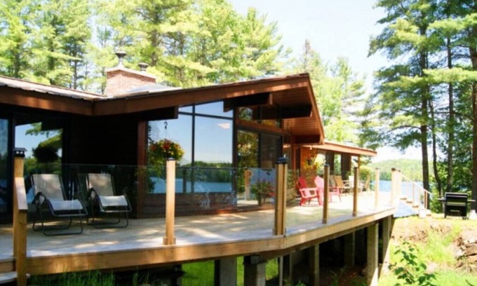 Tudor and Cashel Apartment | Beach Retreat & Great Privacy