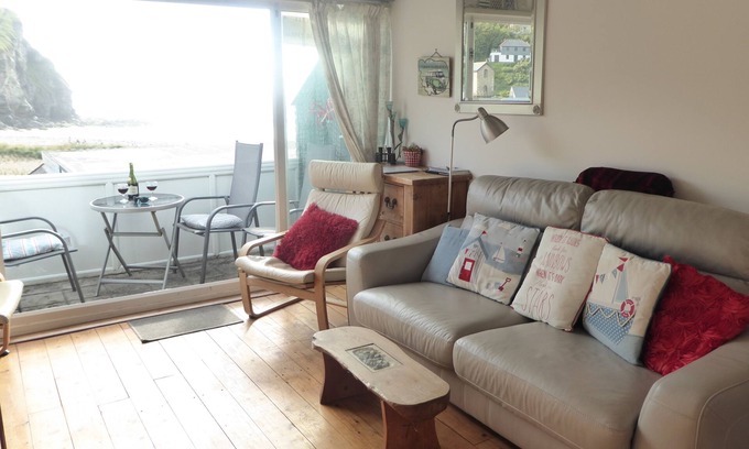 Porthtowan Apartment | Beach side Accommodation, Porthtowan