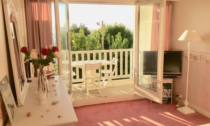 Trouville-sur-Mer Apartment | Beach side: Charming apartment, walking distance to beach and center, laundry, parking, WIFI
