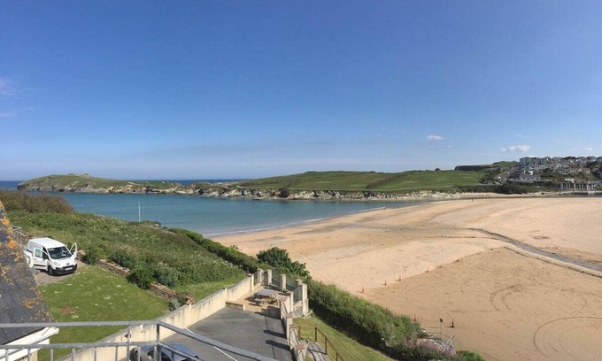 Porth Apartment | Beach Side Top Floor Property, Balcony & Sea Views