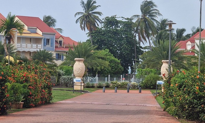 Bas du Fort Apartment | Beach softness