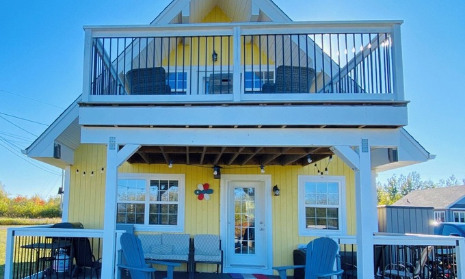 Cap-Pele House | Beach Wood Chalet in Cap-Pelé, NBn
