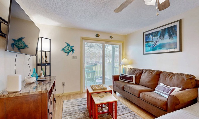 Rehoboth Beach Condo | Beachaven pet friendly condo w/community pool, patio, close to restaurants