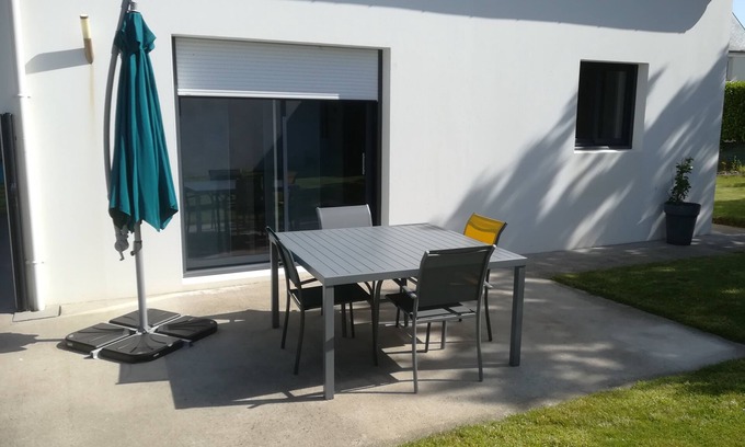 Plouescat House | Beaches 5 minutes away, near historic center, enclosed garden, house sleeps 4-5