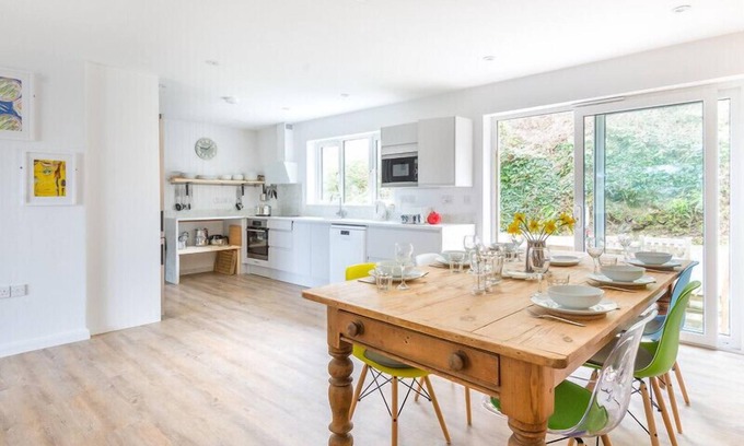 Trebetherick Cottage | BEACHES, family friendly, with a garden in Polzeath