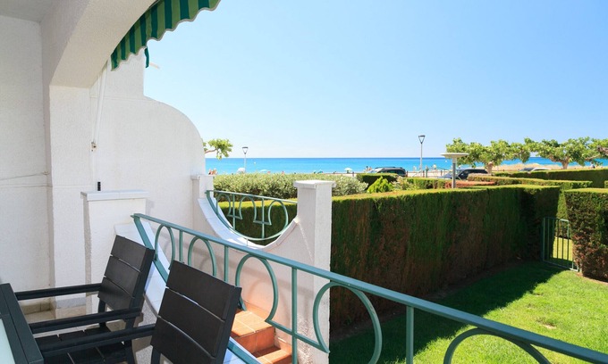 L'Hospitalet de l'Infant Ski Chalet | Beachfront family house with pool - UHC ARENAL 332