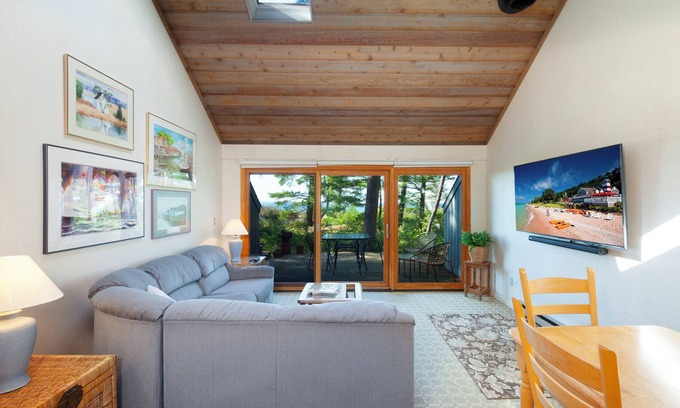 Maple City Condo | Beachfront 2 bedroom condo, Glen Arbor