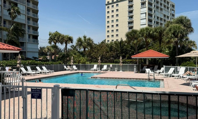 Fort Pierce Shores Condo | Beachfront 2BR/2BA Condo on Hutchinson Island w/Private Garage