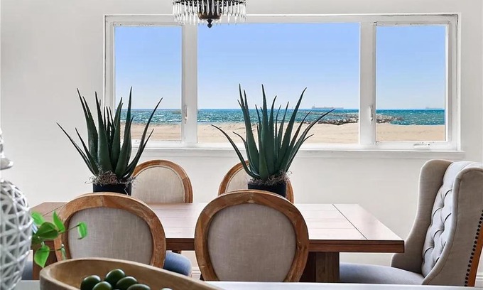 Old Towne House | Beachfront 3 Bedroom 3 Bath In Seal Beal, Ca