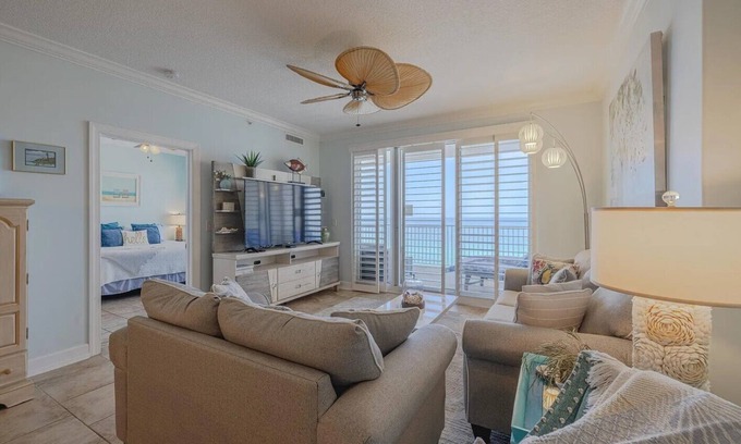Panama City Beach Condo | 🏖️BeachFront-Balcony-Heated Pool-Ocean Reef 1105🏖️