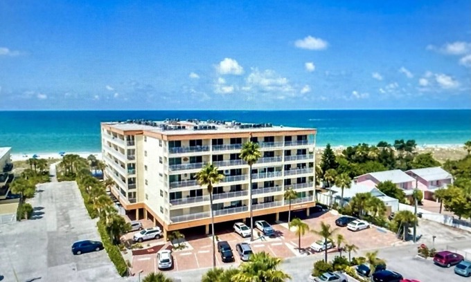 Madeira Beach Condo | Beachfront Bliss - King Bed - Heated Pool - Steps to John’s Pass & Dining!